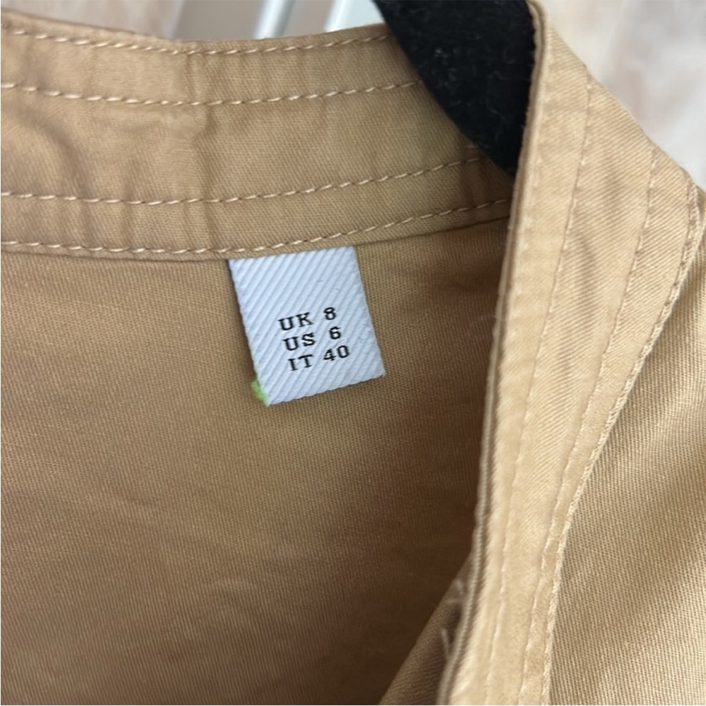 BURBERRY Abbie Smoke Stitch Cotton Twill Dress with Graphic Logo in Khaki Size 6 - Picture 5 of 7
